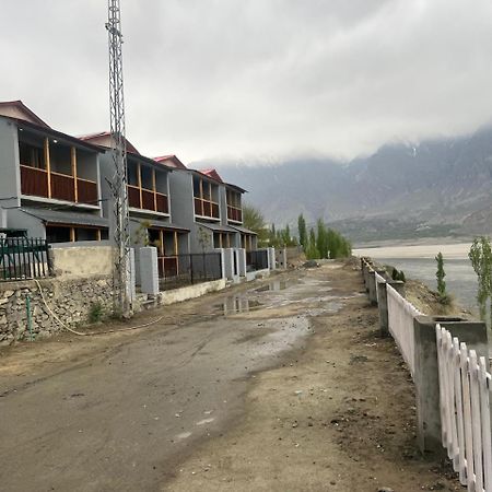 Eat And Read Hotel Skardu Esterno foto