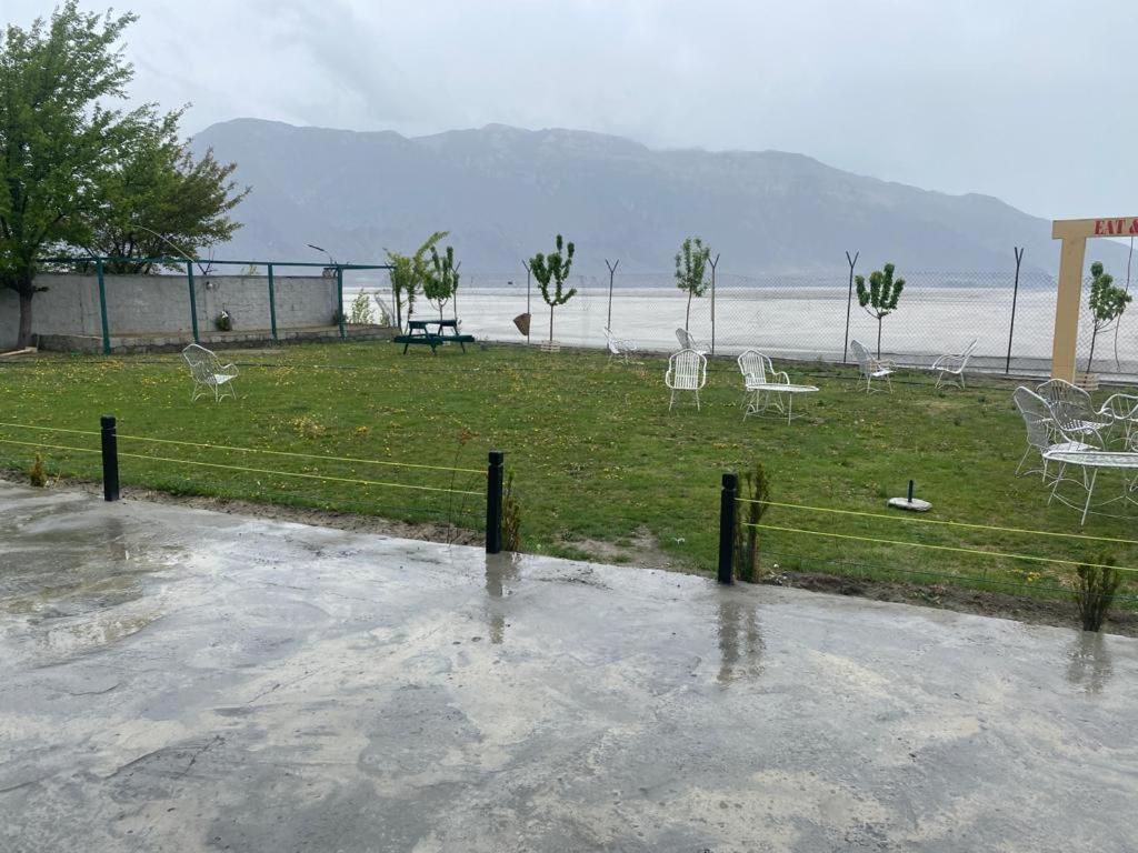 Eat And Read Hotel Skardu Esterno foto