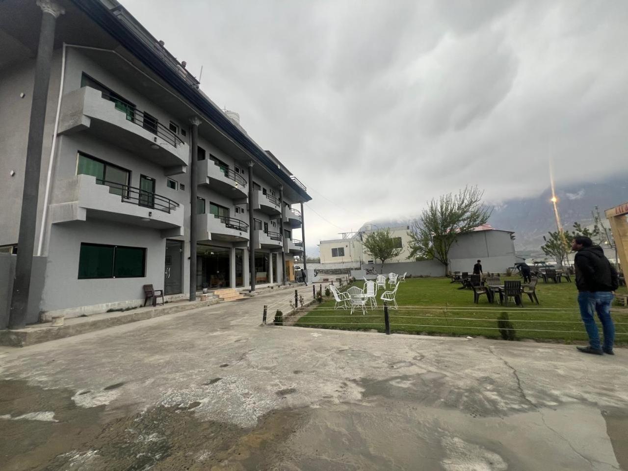 Eat And Read Hotel Skardu Esterno foto